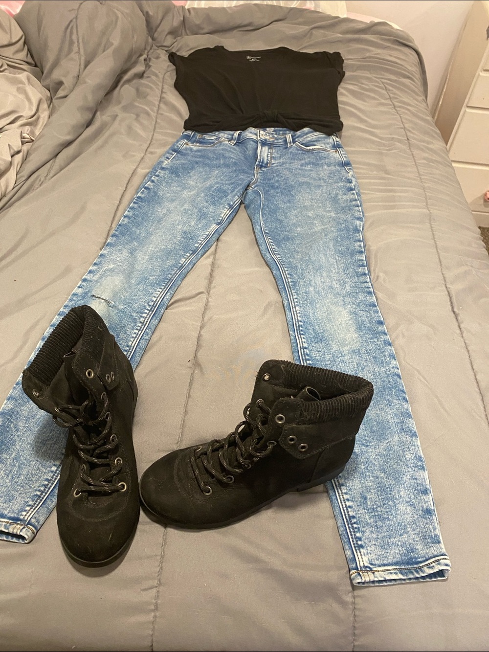 A set…you get three for one. Combat boots, Old Navy, jeans, and black shirt.